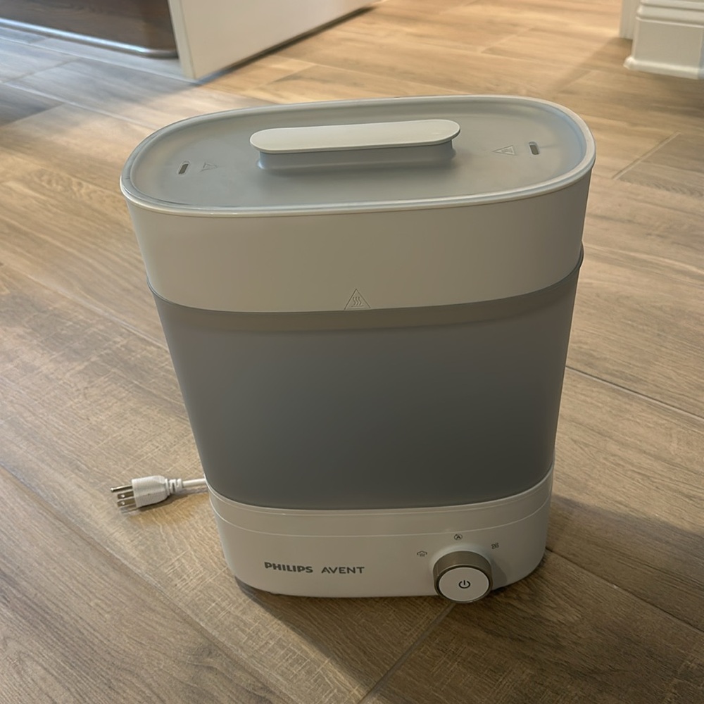 Philips Avent bottle sterilizer and dryer. - Picture 2 of 8